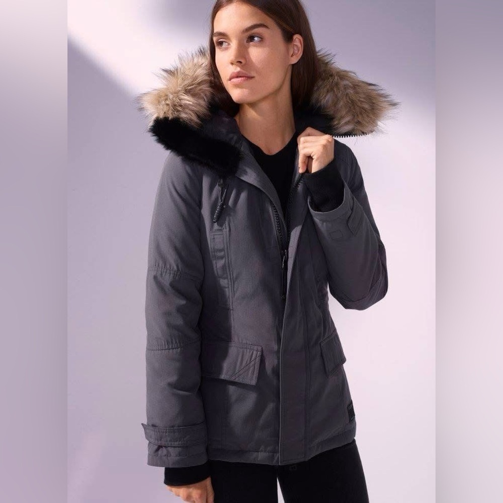 Aritzia Golden by TNA Larsen Black Winter Parka Size Small Down Feather Parka